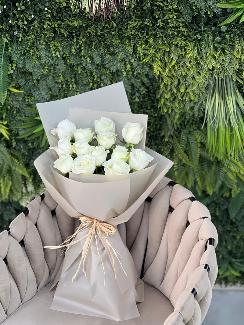 13 Roses in White