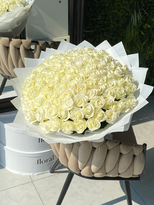 Snowy Majesty - 101 White Roses