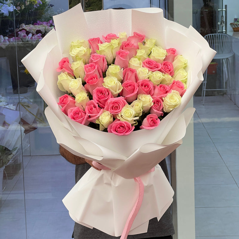 35 White and Pink Roese