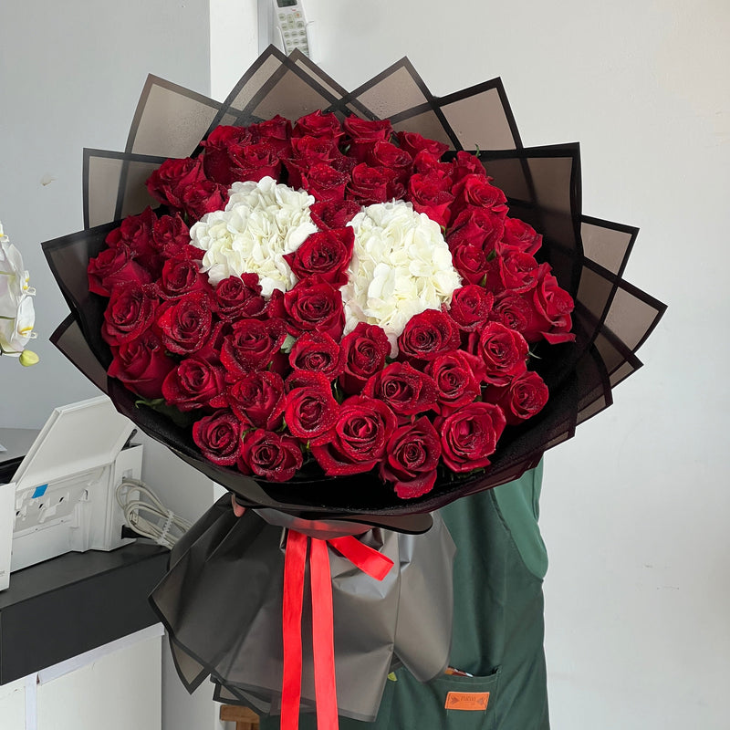 Red Velvet & White Hydrangea Grand Bouquet
