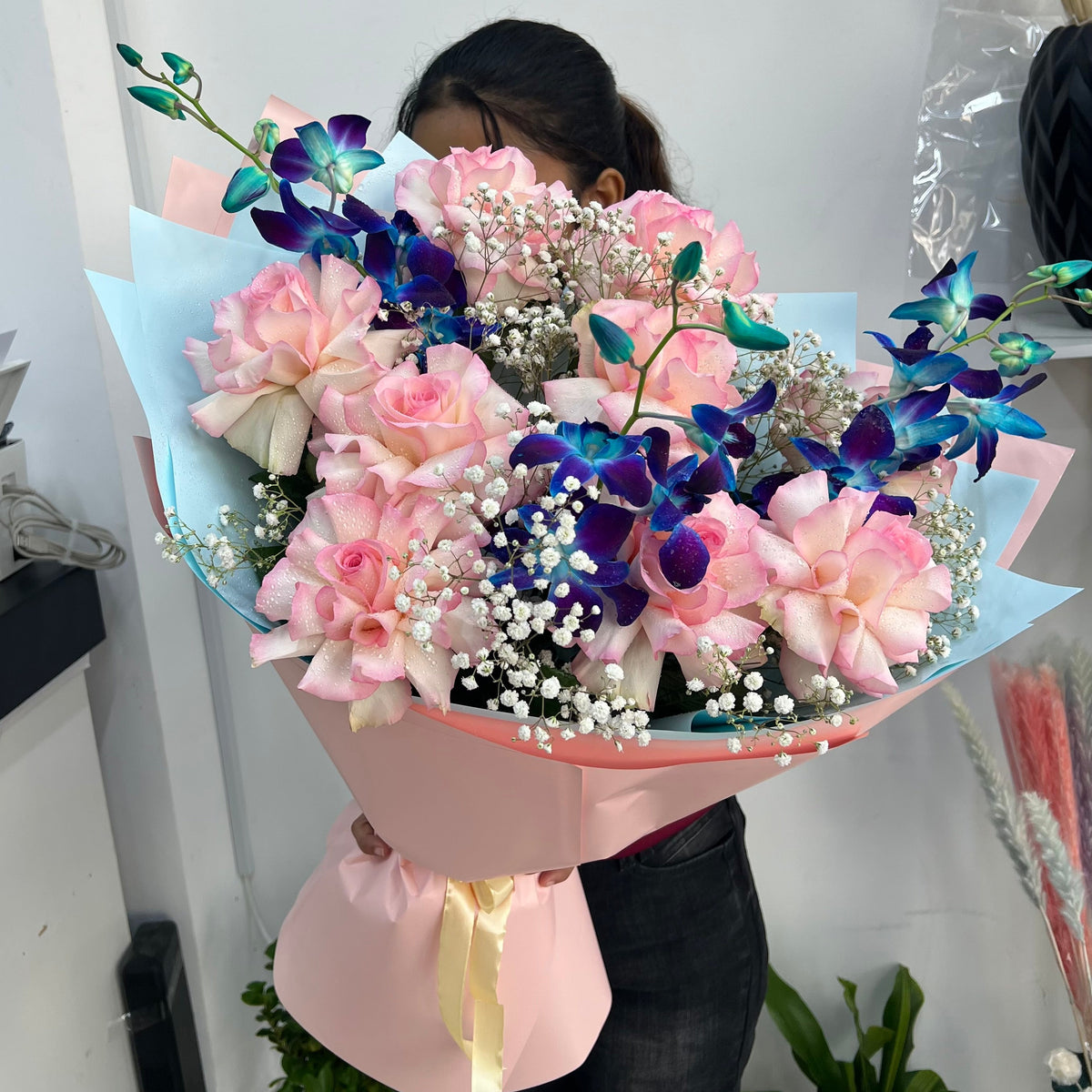 Starlight Romance 9 Pink Roses & Blue Orchids Bouquet