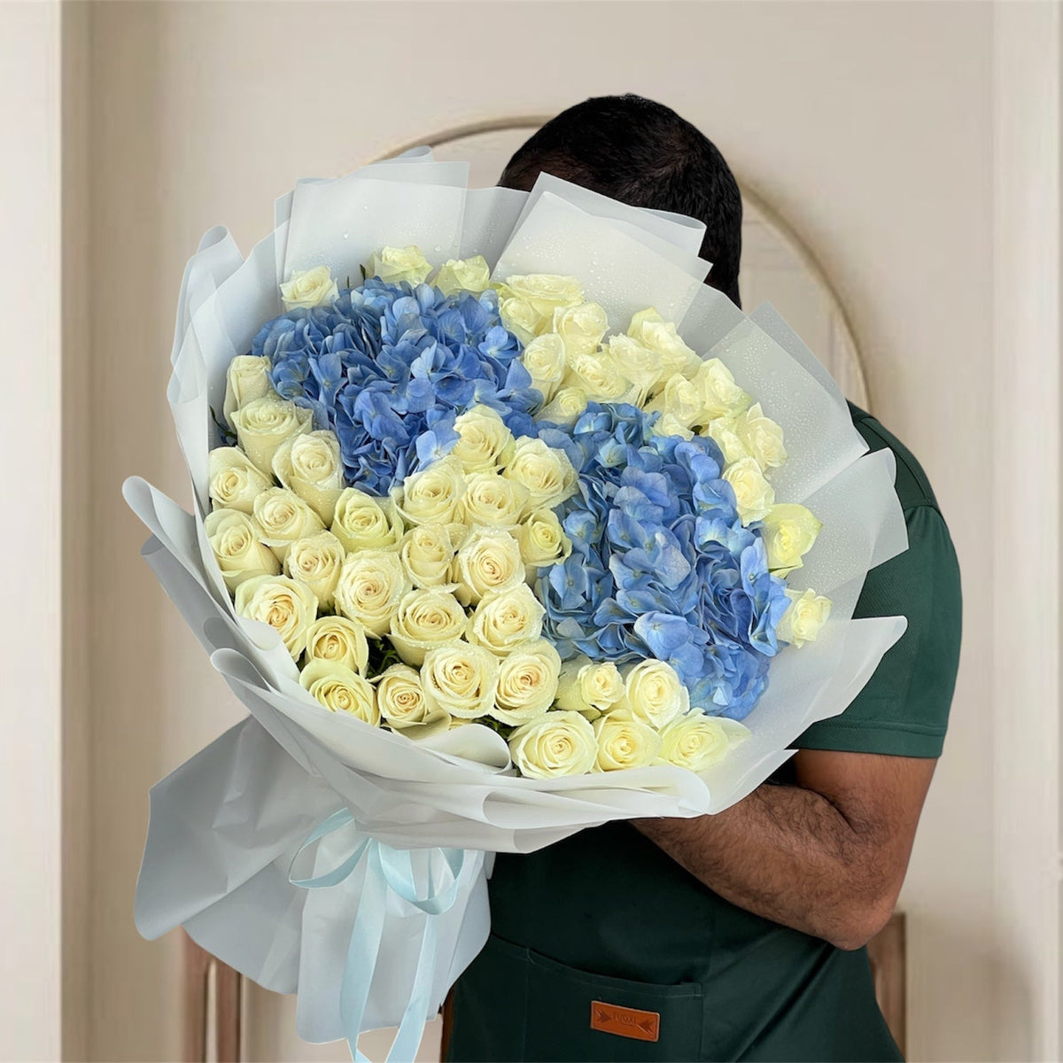 Ocean Breeze Luxury Rose Bouquet