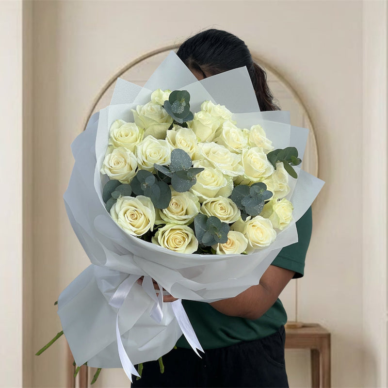 31 Fresh White Roses Bouquet