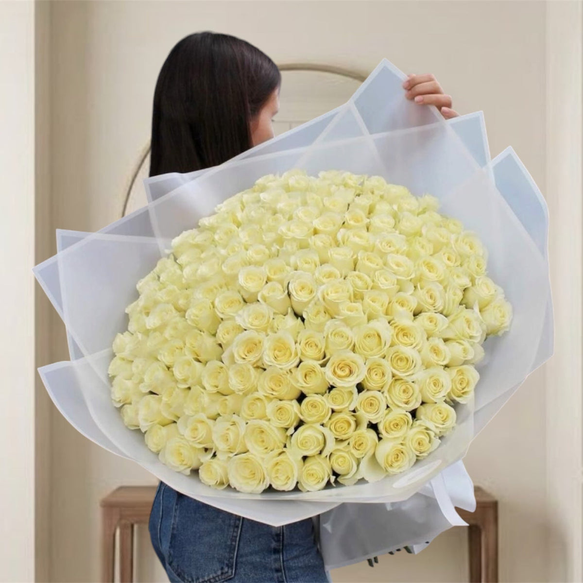 Snowy Majesty - 101 White Roses