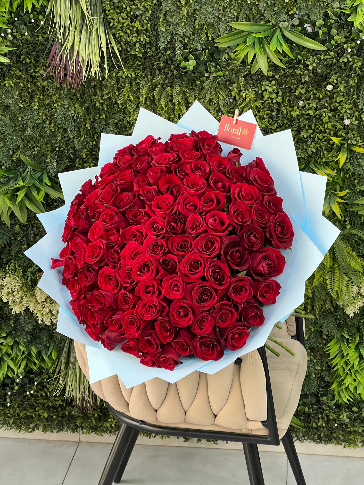 Royal Gesture – 101 Red Roses for Him