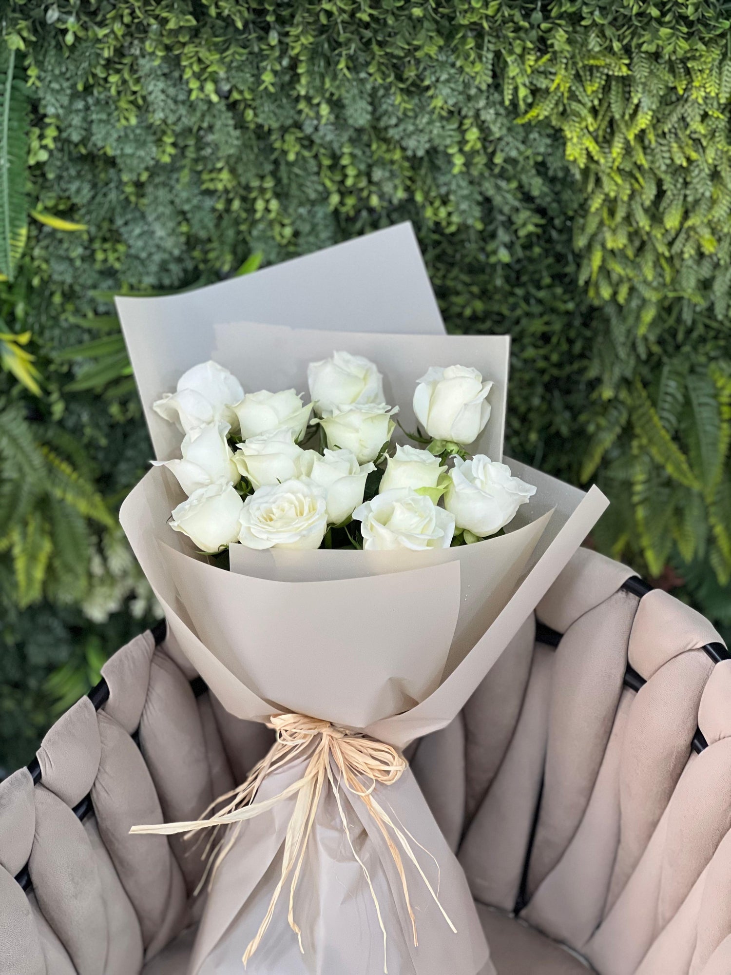13 Roses in White