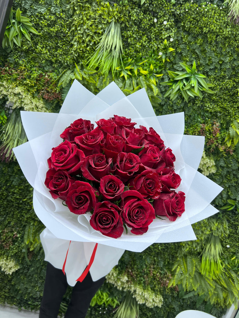 Infinite Love - 21 Red Roses