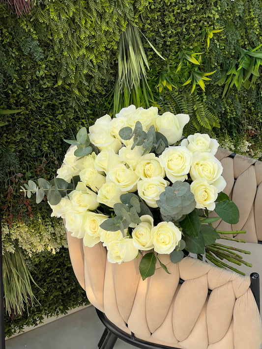 31 White Roses Bunch