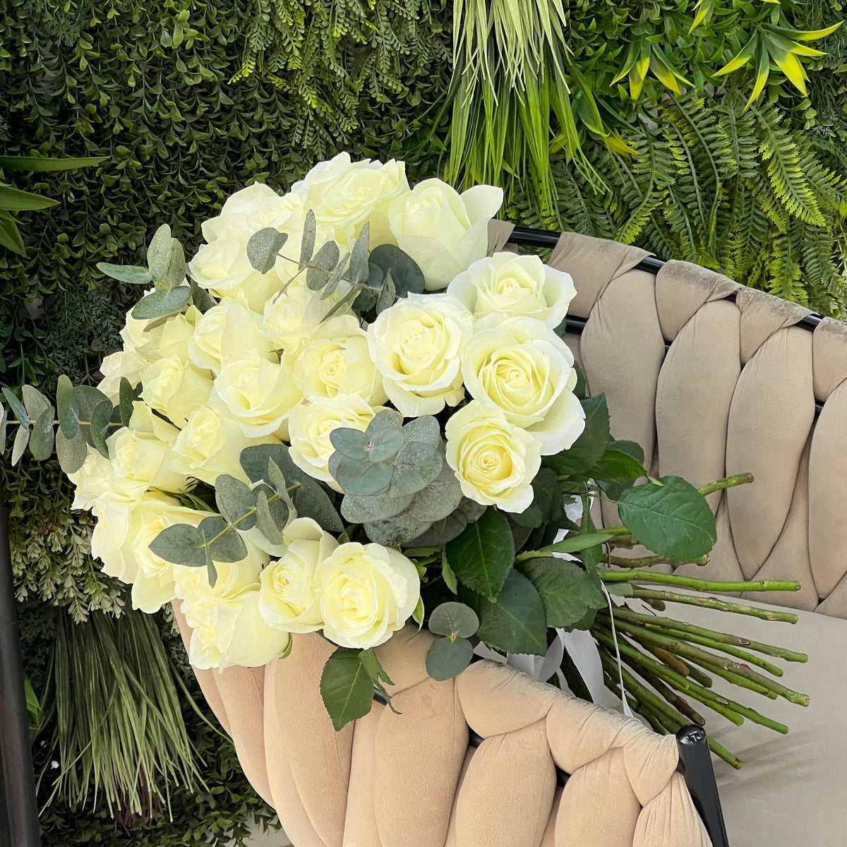 31 White Roses Bunch