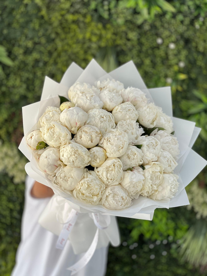 31 White Peony Bouquet