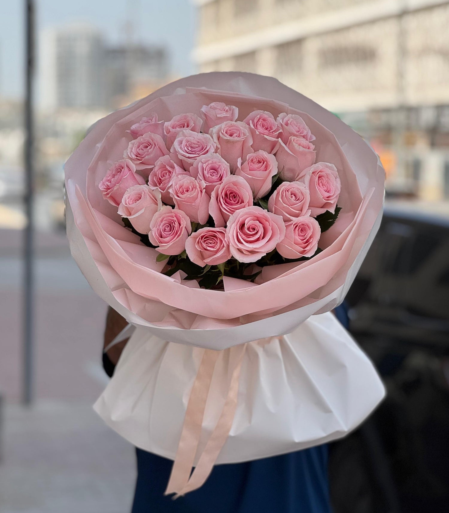 Blush Elegance – 25 Pink Roses